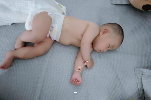 泸州宝宝夏天要穿袜子吗